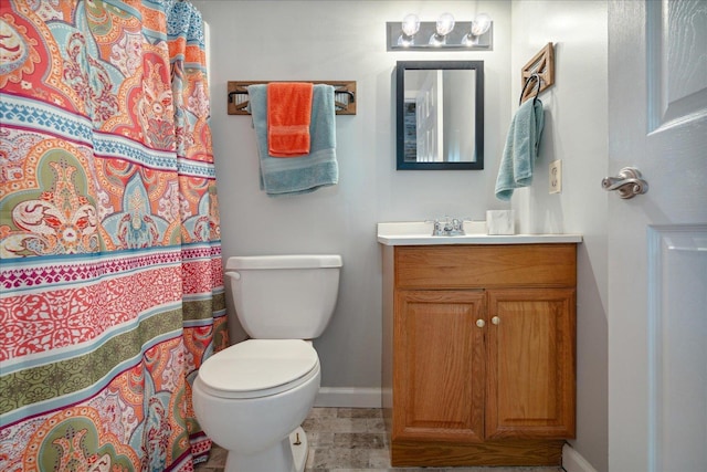 bathroom with a shower with curtain, vanity, and toilet