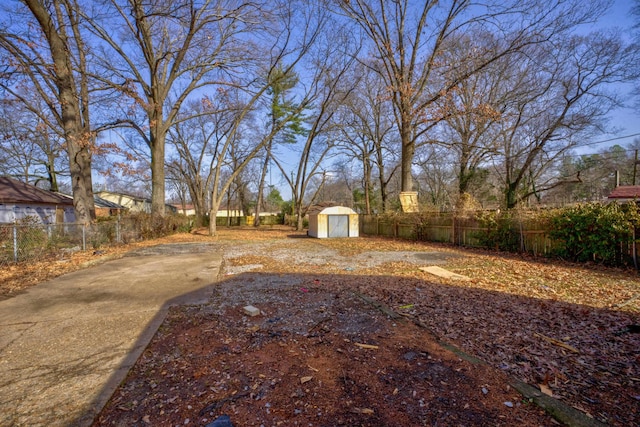 view of yard with a shed