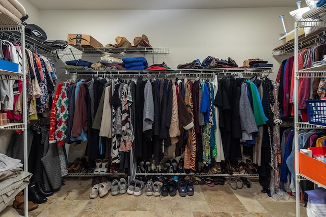 view of spacious closet