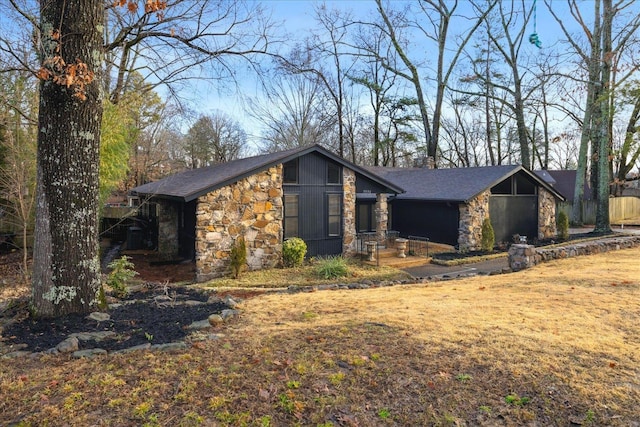 view of front of home with a front yard