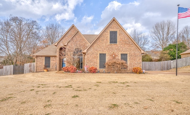 view of front of property with a front yard