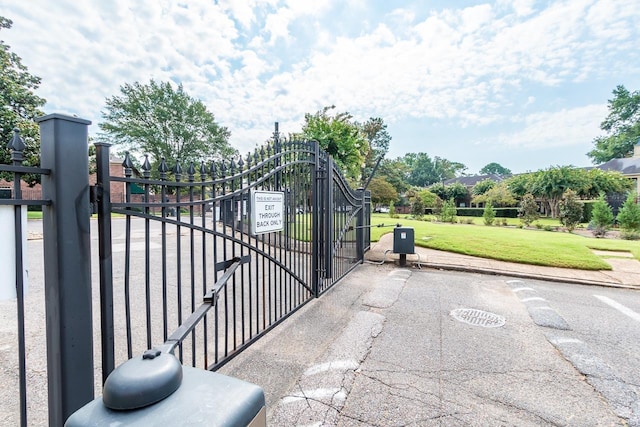 view of gate featuring a lawn