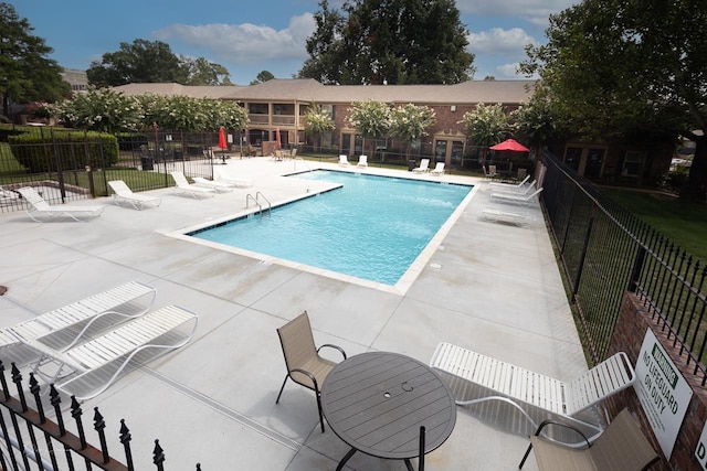 view of swimming pool featuring a patio