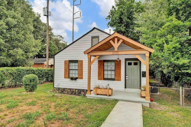 bungalow-style home featuring a front lawn