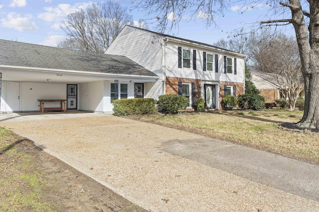 view of front of house featuring a front yard and a carport