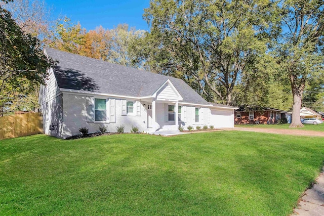 view of front facade with a front yard