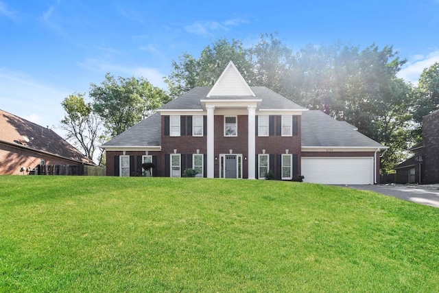 view of front facade featuring a front yard