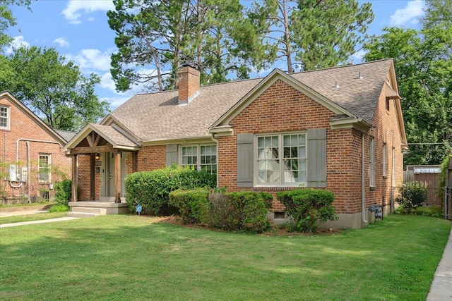 view of front facade with a front lawn