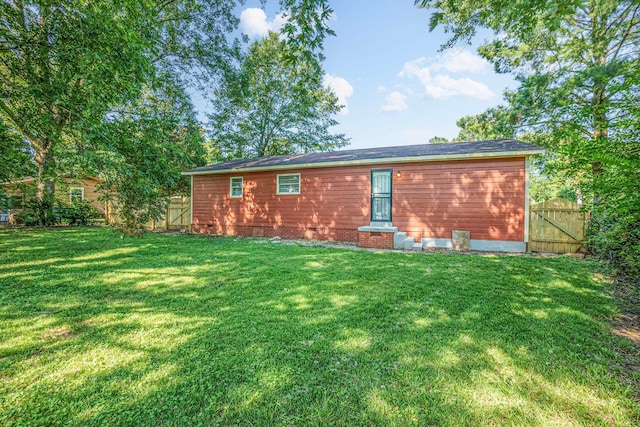 back of house featuring a yard
