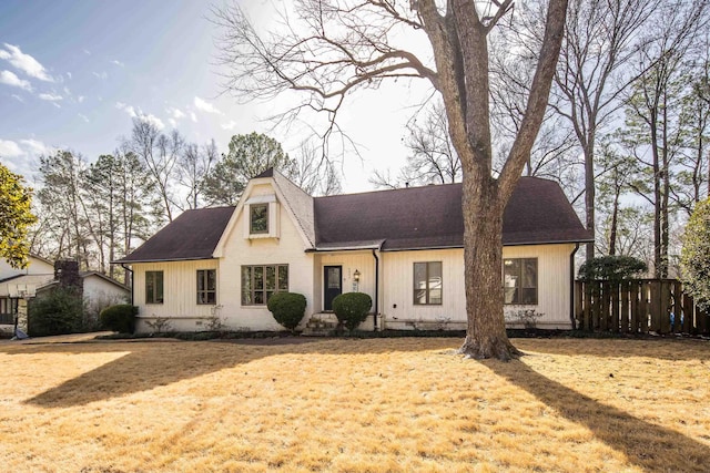 view of front of home with a front yard