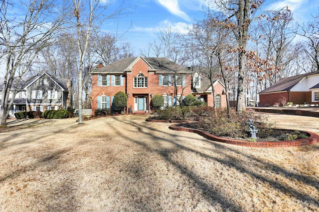 view of front facade featuring a front lawn