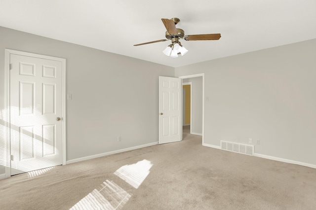 carpeted empty room featuring ceiling fan