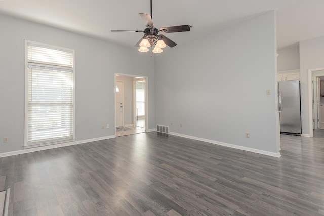 empty room featuring dark wood-type flooring and ceiling fan