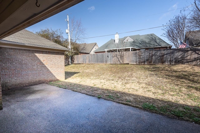 view of yard featuring a patio