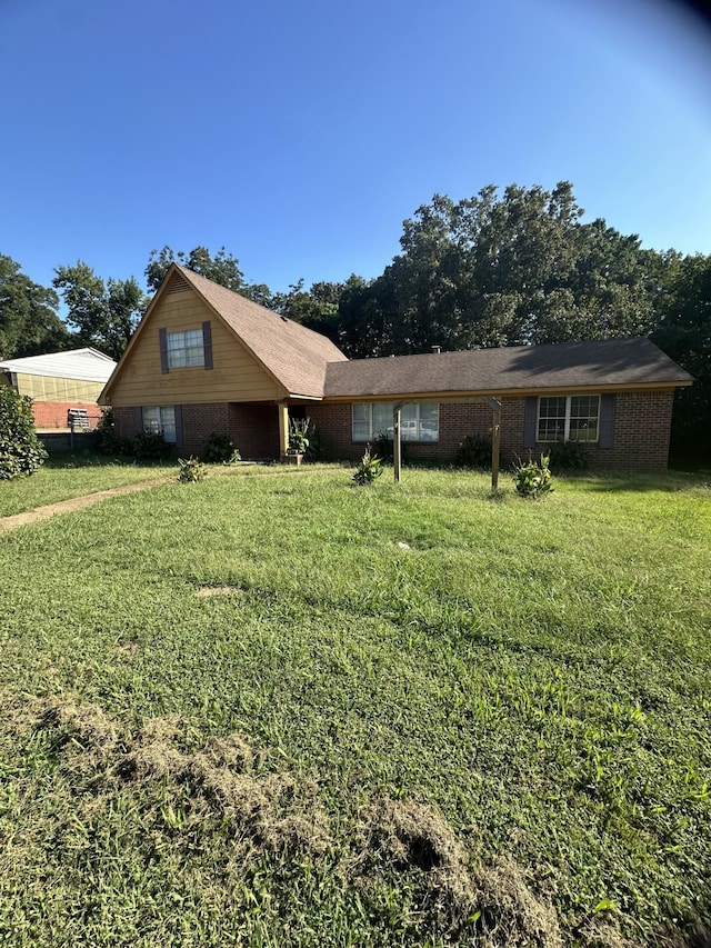 ranch-style home with a front yard