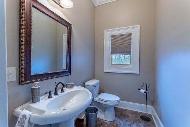 bathroom featuring toilet and sink