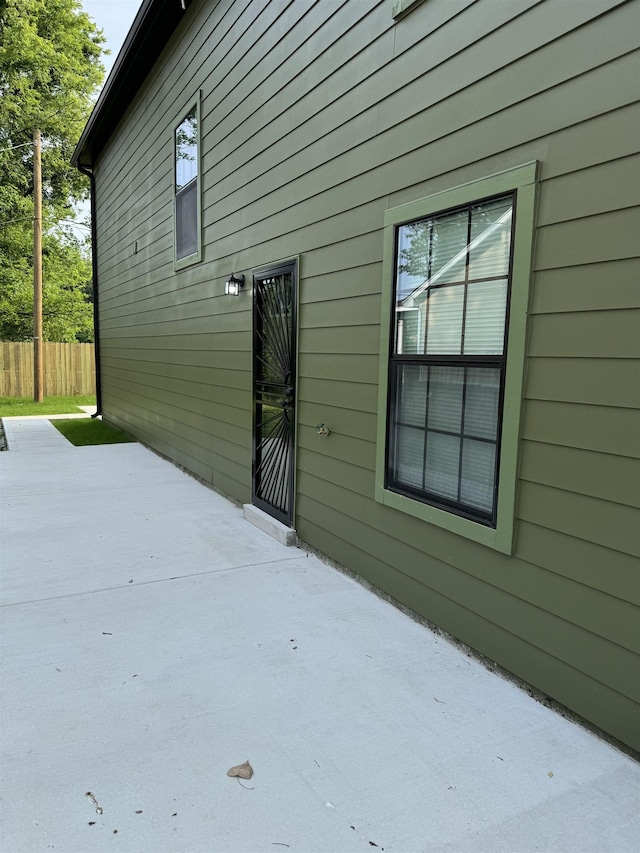 153 Caldwell Ave, Memphis, TN 38107 - view of side of home with a patio