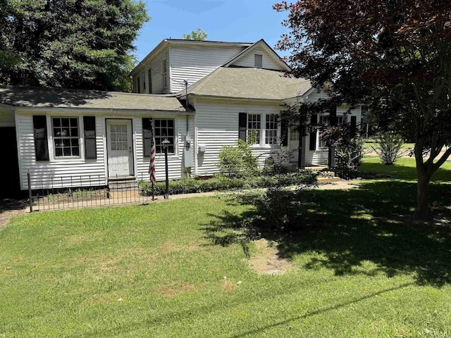 view of front of home featuring a front lawn