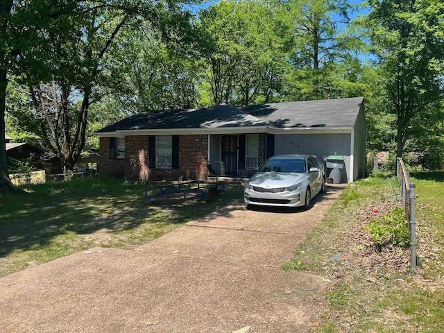 ranch-style house with a front yard