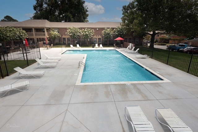 view of swimming pool featuring a patio