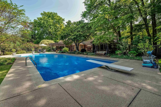 view of swimming pool featuring a pergola, a patio, and a diving board