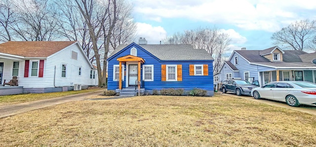 view of front of house with a front yard