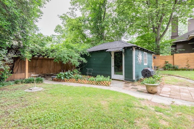 view of outdoor structure with a yard