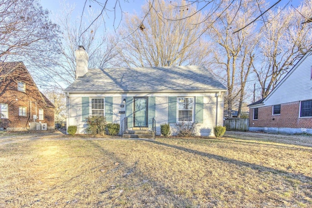 view of front of house with a front yard