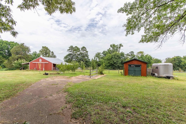 view of yard with a storage unit