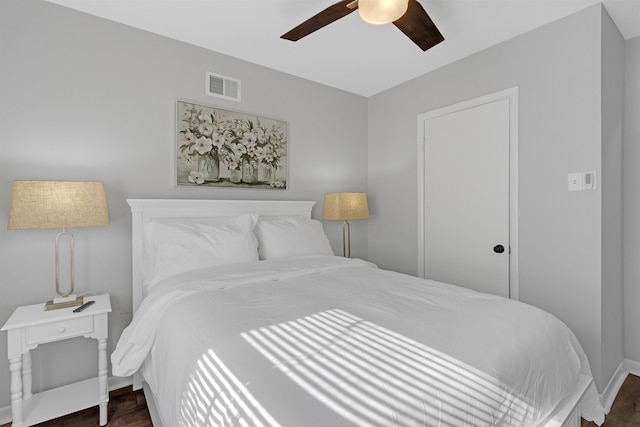 bedroom featuring ceiling fan