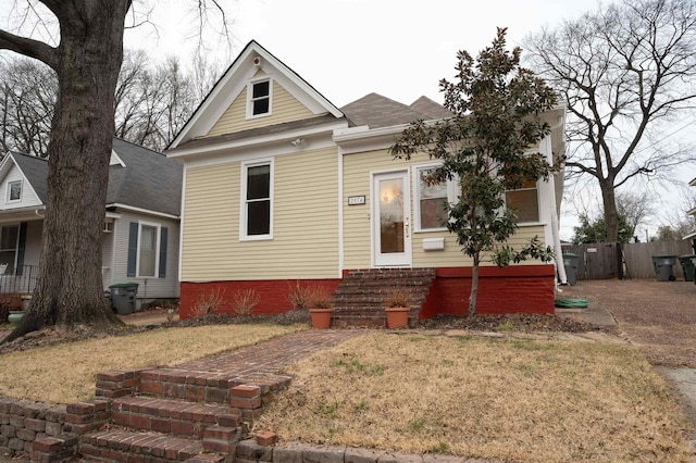 view of front of house with a front lawn