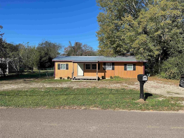 view of front of property