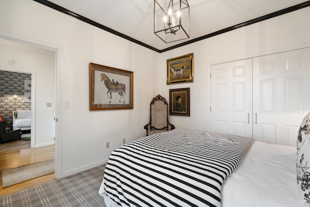 bedroom with crown molding, a chandelier, and a closet