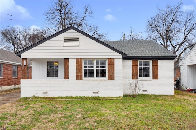 view of front facade with a front lawn