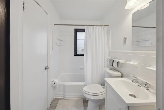 full bathroom with shower / bath combo with shower curtain, vanity, tile walls, and toilet