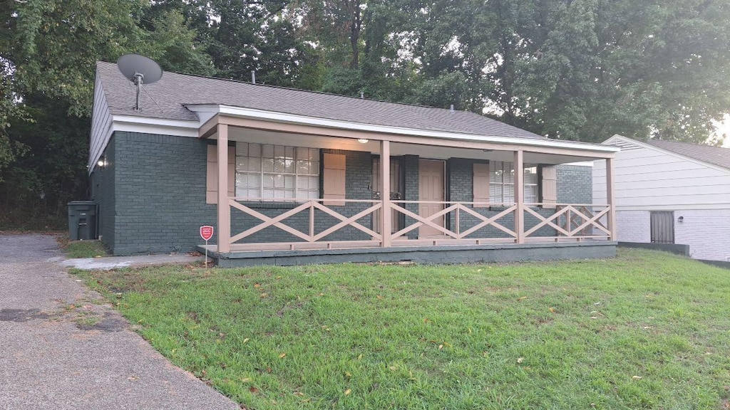 exterior space with a porch and a front yard