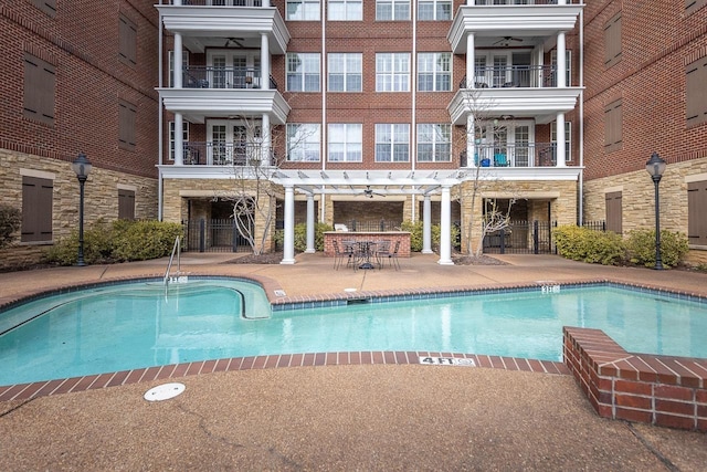 view of swimming pool with a pergola, a patio area, and ceiling fan