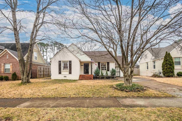 view of front of house featuring a front yard