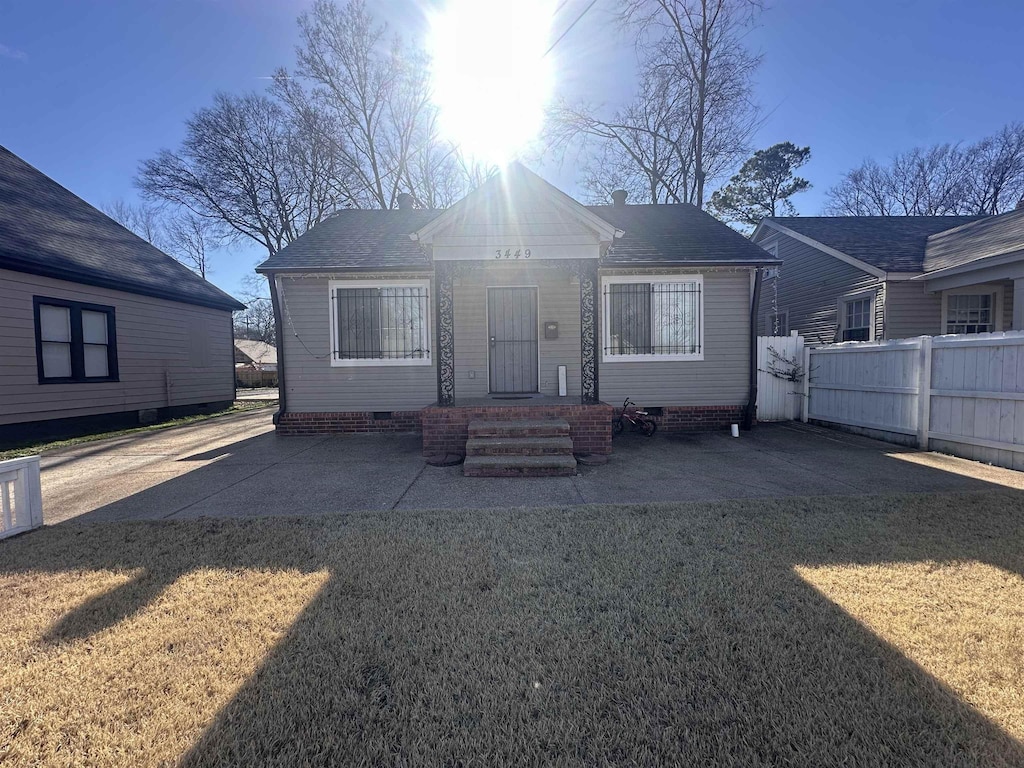 view of front of house featuring a front yard and a patio