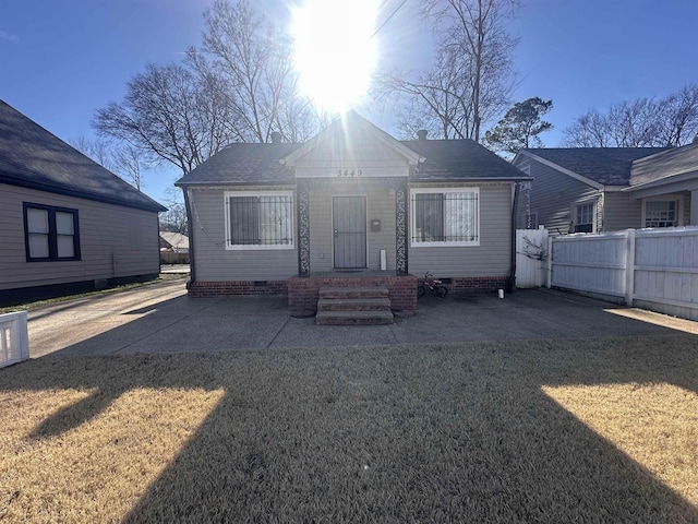 view of front of house featuring a front yard and a patio