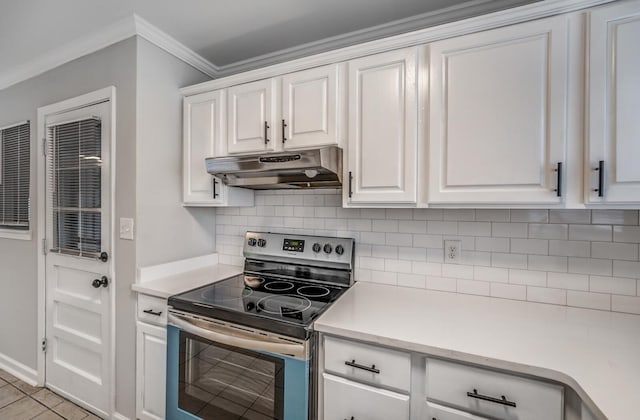 kitchen featuring electric stove, backsplash, white cabinetry, and crown molding