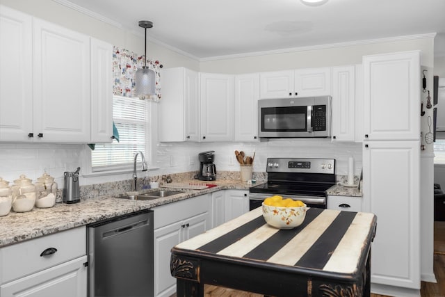 kitchen with sink, hanging light fixtures, stainless steel appliances, tasteful backsplash, and white cabinets