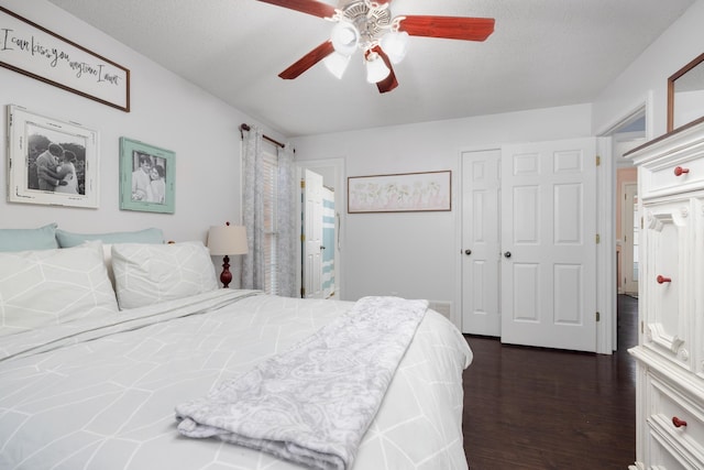 bedroom featuring ceiling fan, a textured ceiling, dark hardwood / wood-style flooring, and a closet