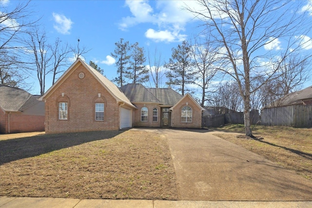 view of front facade featuring a garage and a front yard