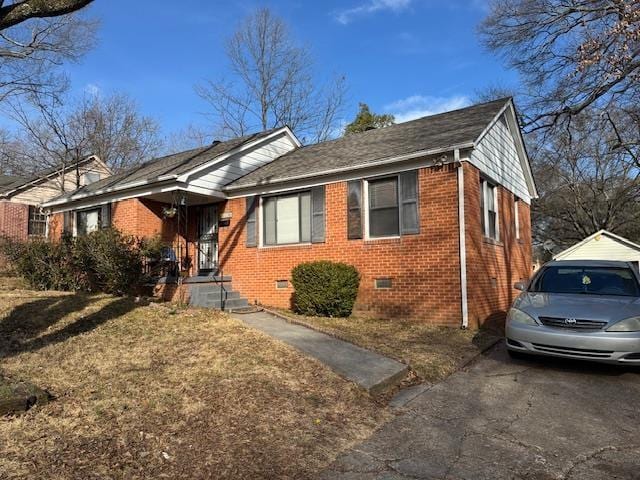 view of front of house with a front yard