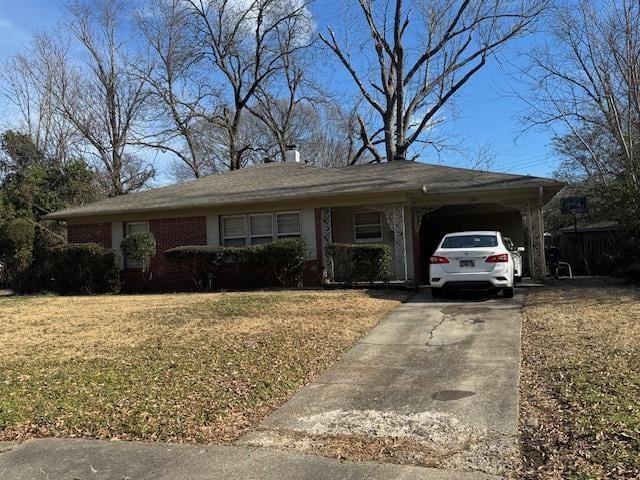 single story home featuring a carport and a front yard