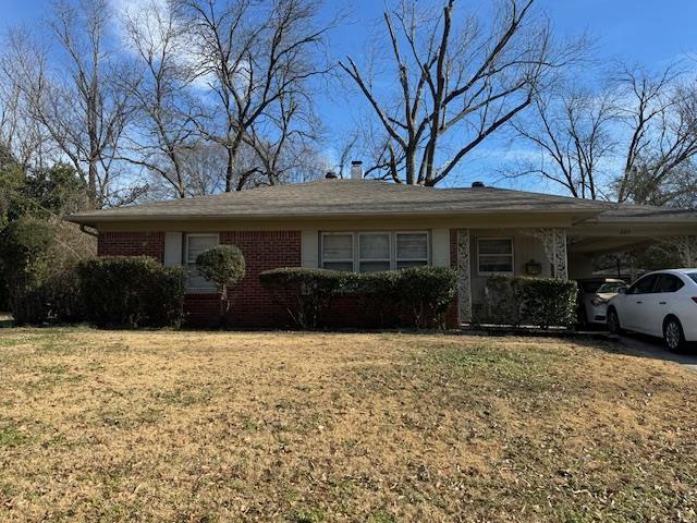 view of front of house featuring a front yard and a carport