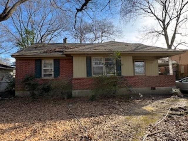 view of front of home featuring a carport