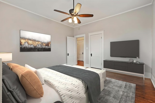 bedroom featuring crown molding, dark hardwood / wood-style floors, and ceiling fan