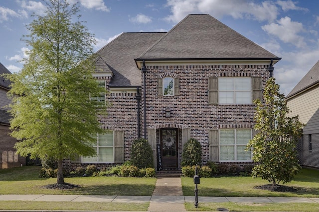 view of front facade with a front lawn